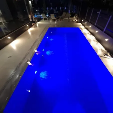 Luxsuites Lägenhetshotell Ofrínion