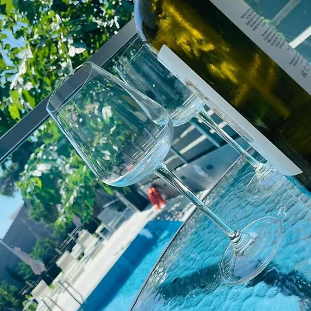 Luxsuites 4* Ofrínion