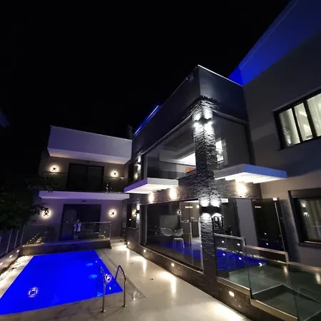 Luxsuites 4*