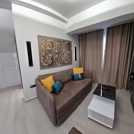 Luxsuites Aparthotel 4*