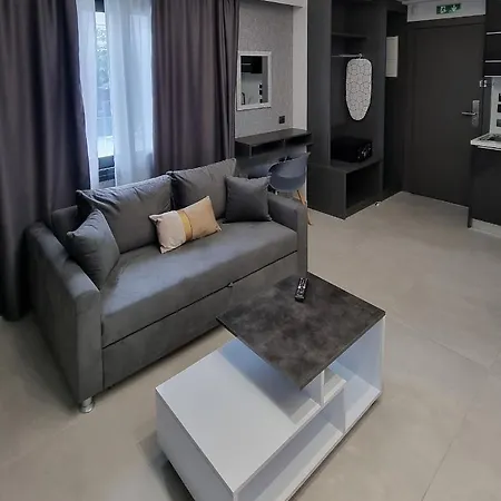Luxsuites Ofrínion