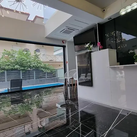 Luxsuites Aparthotel 4*