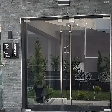 Aparthotel Luxsuites 4*