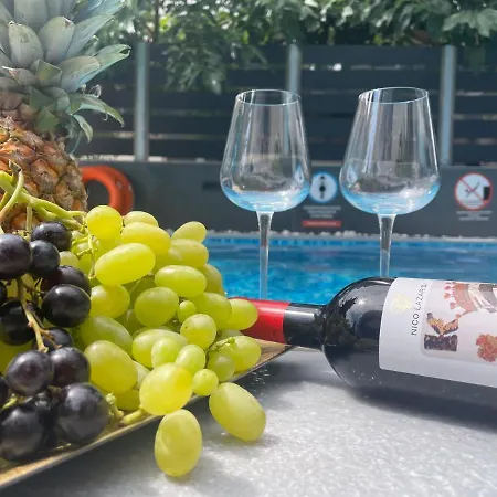 Lägenhetshotell Luxsuites Ofrínion