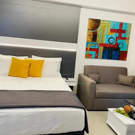 Luxsuites Aparthotel 4*