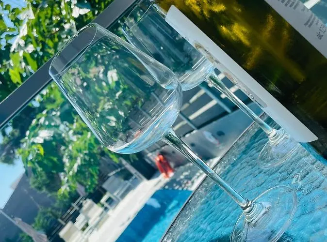 Luxsuites 4* Ofrínion