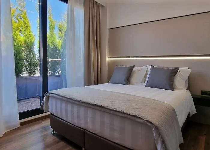 Luxsuites 4* Ofrínion