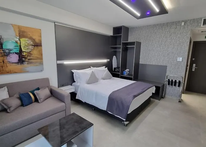 Luxsuites 公寓式酒店 4*