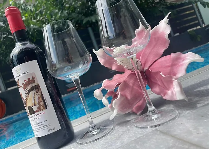 Luxsuites 4* Ofrínion