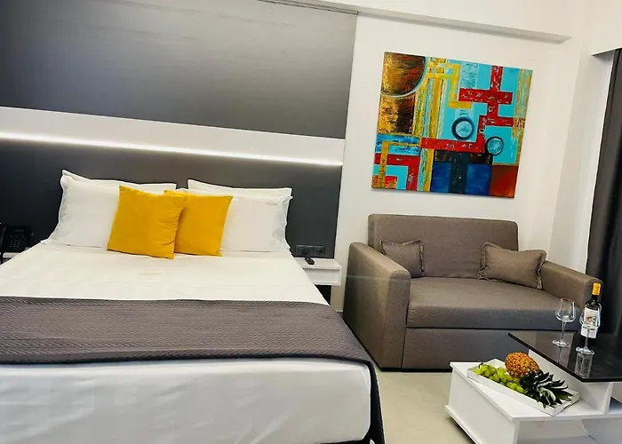 Luxsuites Aparthotel 4*